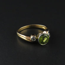 Load image into Gallery viewer, Peridot and Diamond Twist Ring
