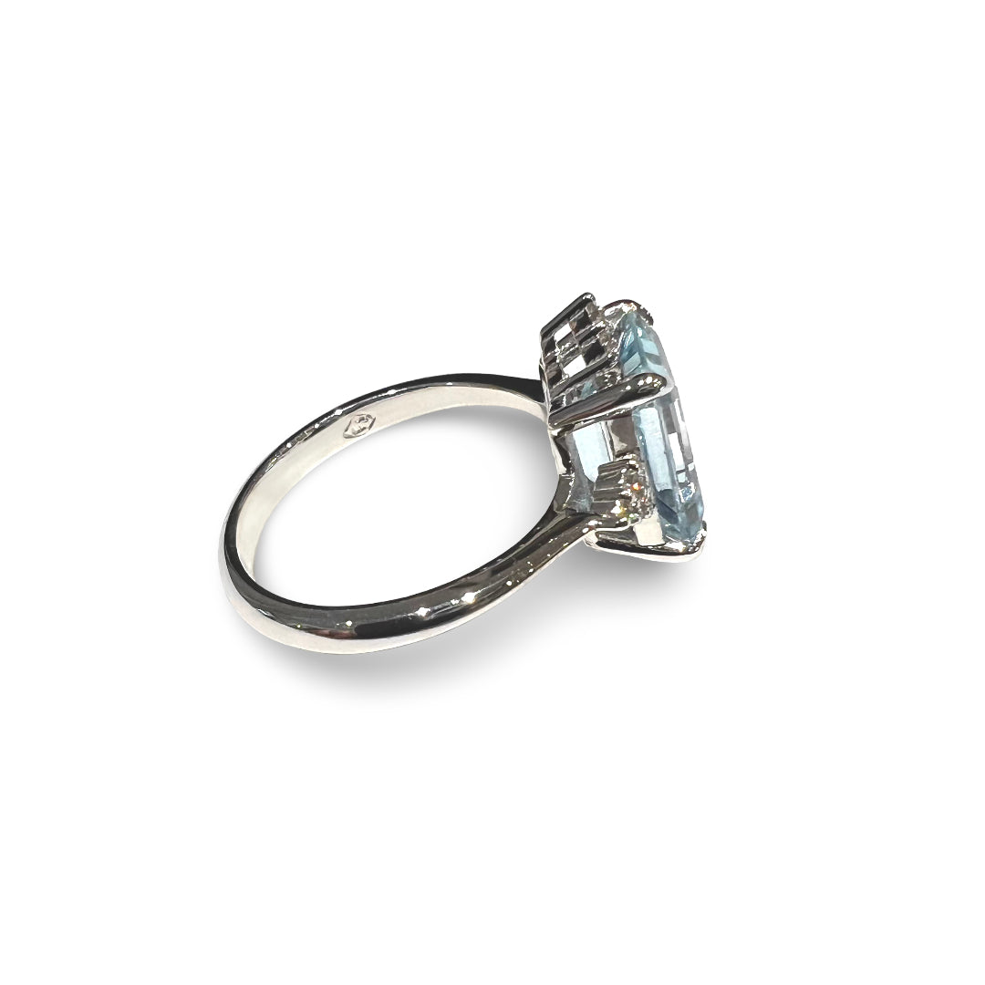 9ct White Gold Topaz & Diamond Ring