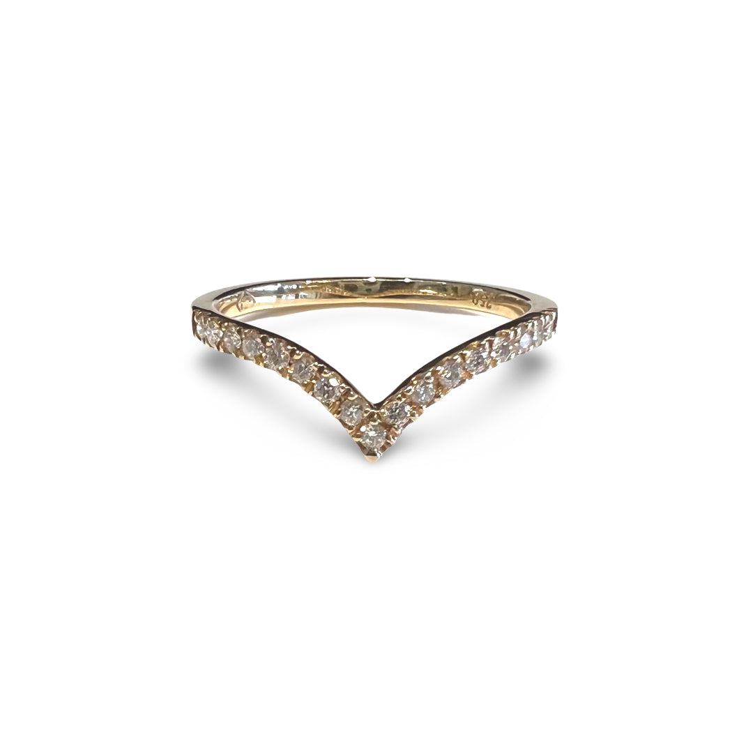 V-shaped Diamond Set Band