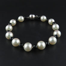 Load image into Gallery viewer, Akoya Pearl and Black Spinel Bracelet
