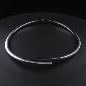 Silver Hinged Collier