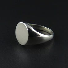 Load image into Gallery viewer, Oval Signet Ring
