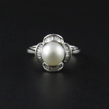 Load image into Gallery viewer, Pearl and Diamond Ring

