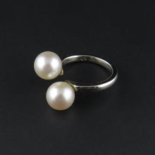 Load image into Gallery viewer, Open Top, Twist Pearl Ring
